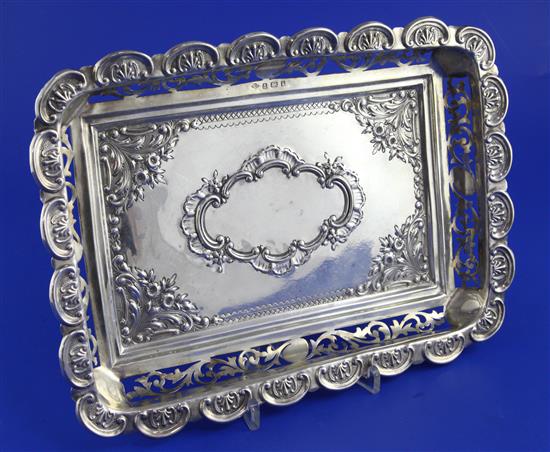 An Edwardian pierced silver rectangular dish on scroll legs, 15 oz.